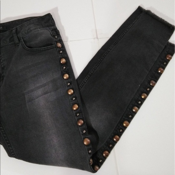 Romeo & Juliet Studded Side Skinny Jeans - Picture 6 of 7